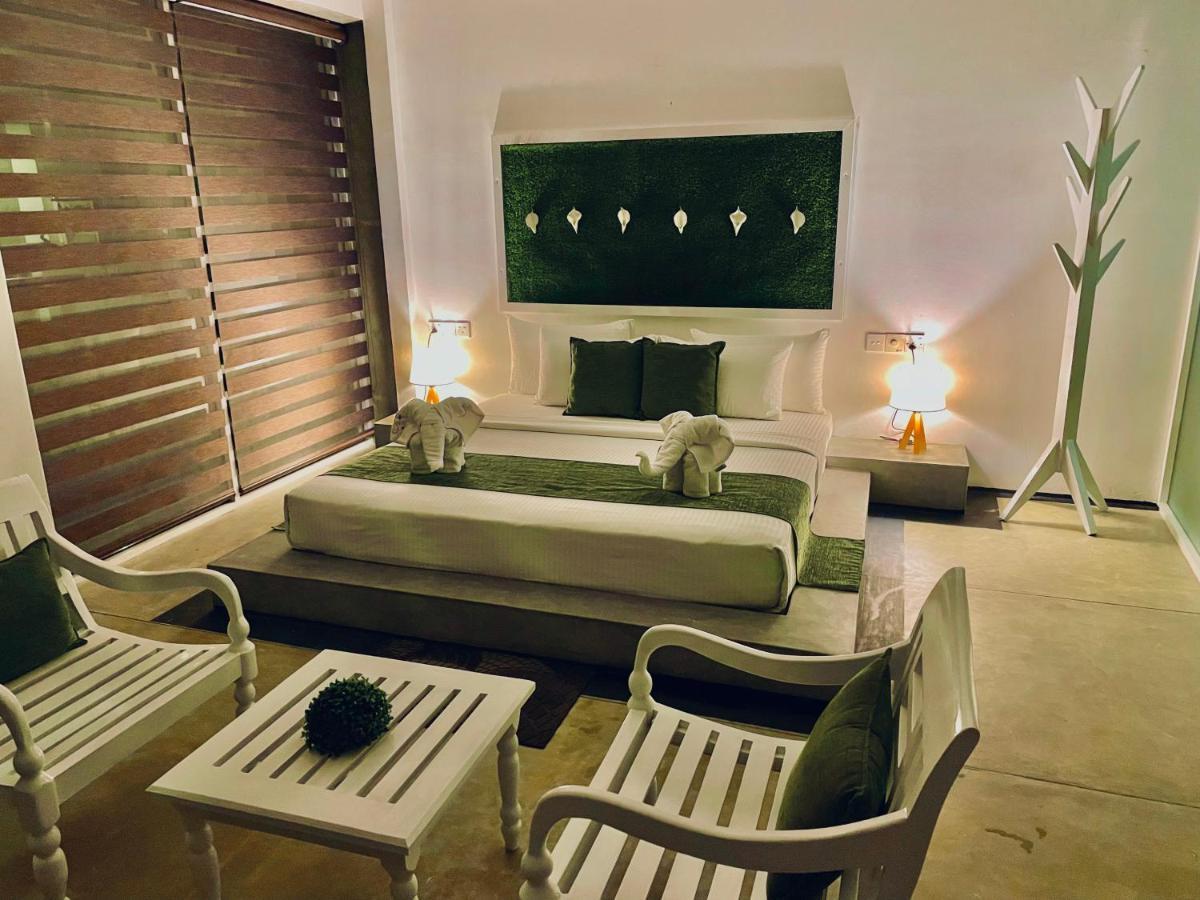 8 Plus Motels Negombo Exteriör bild