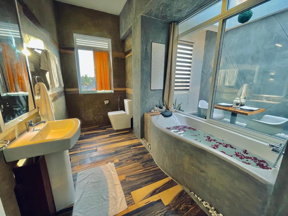 8 Plus Motels Negombo Exteriör bild