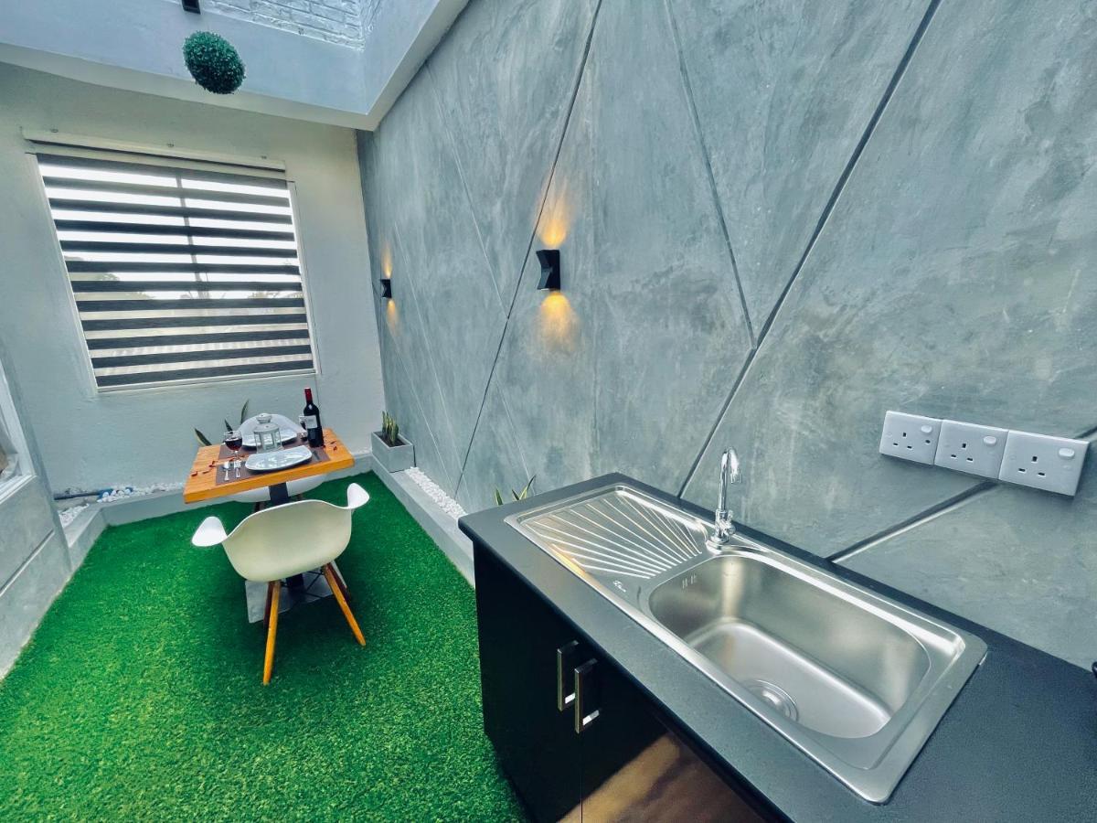 8 Plus Motels Negombo Exteriör bild