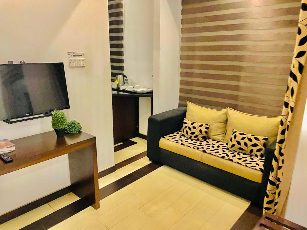 8 Plus Motels Negombo Exteriör bild