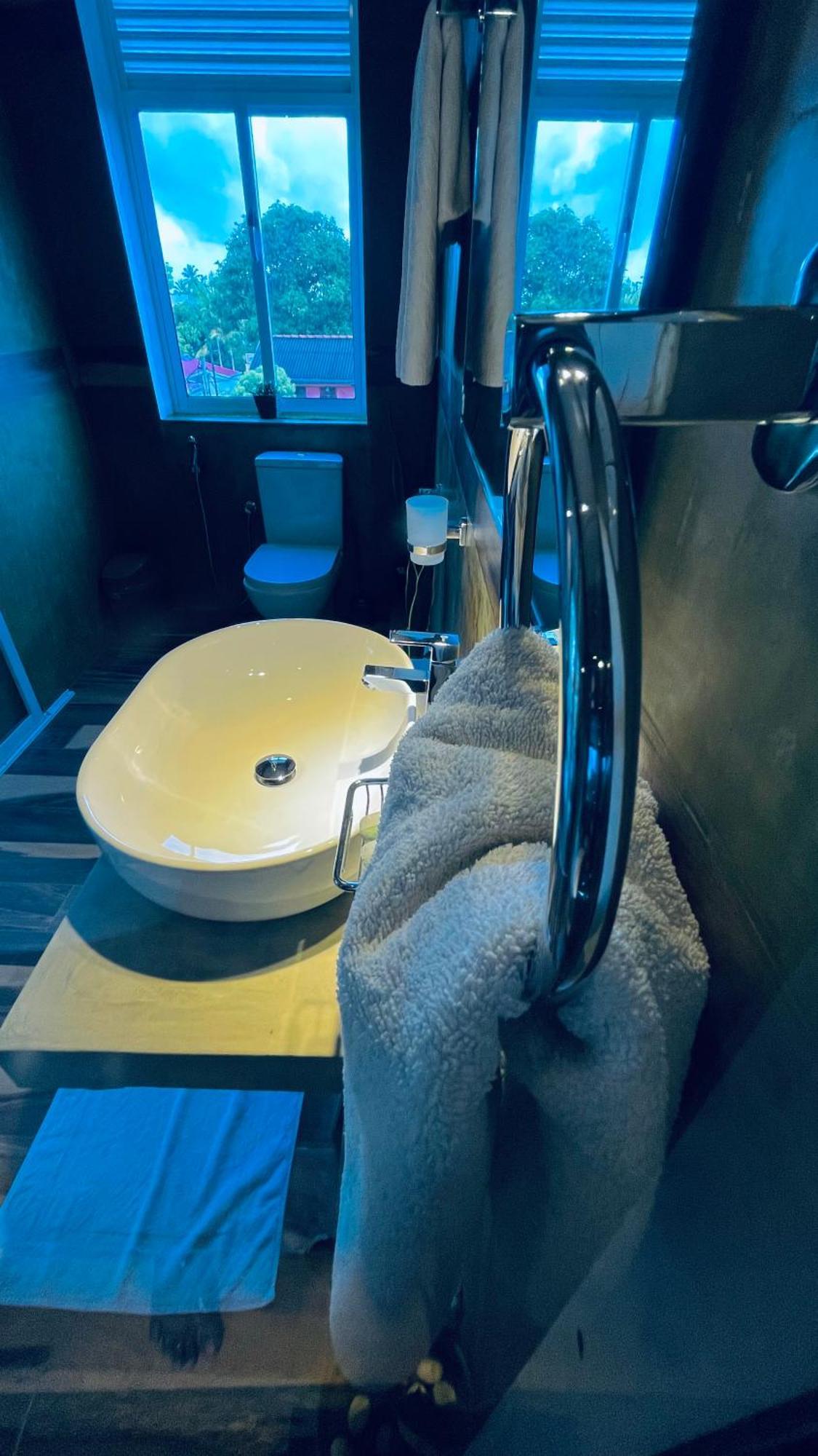 8 Plus Motels Negombo Exteriör bild