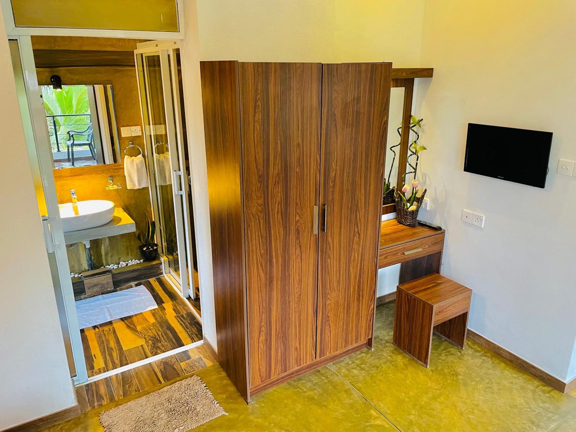 8 Plus Motels Negombo Exteriör bild