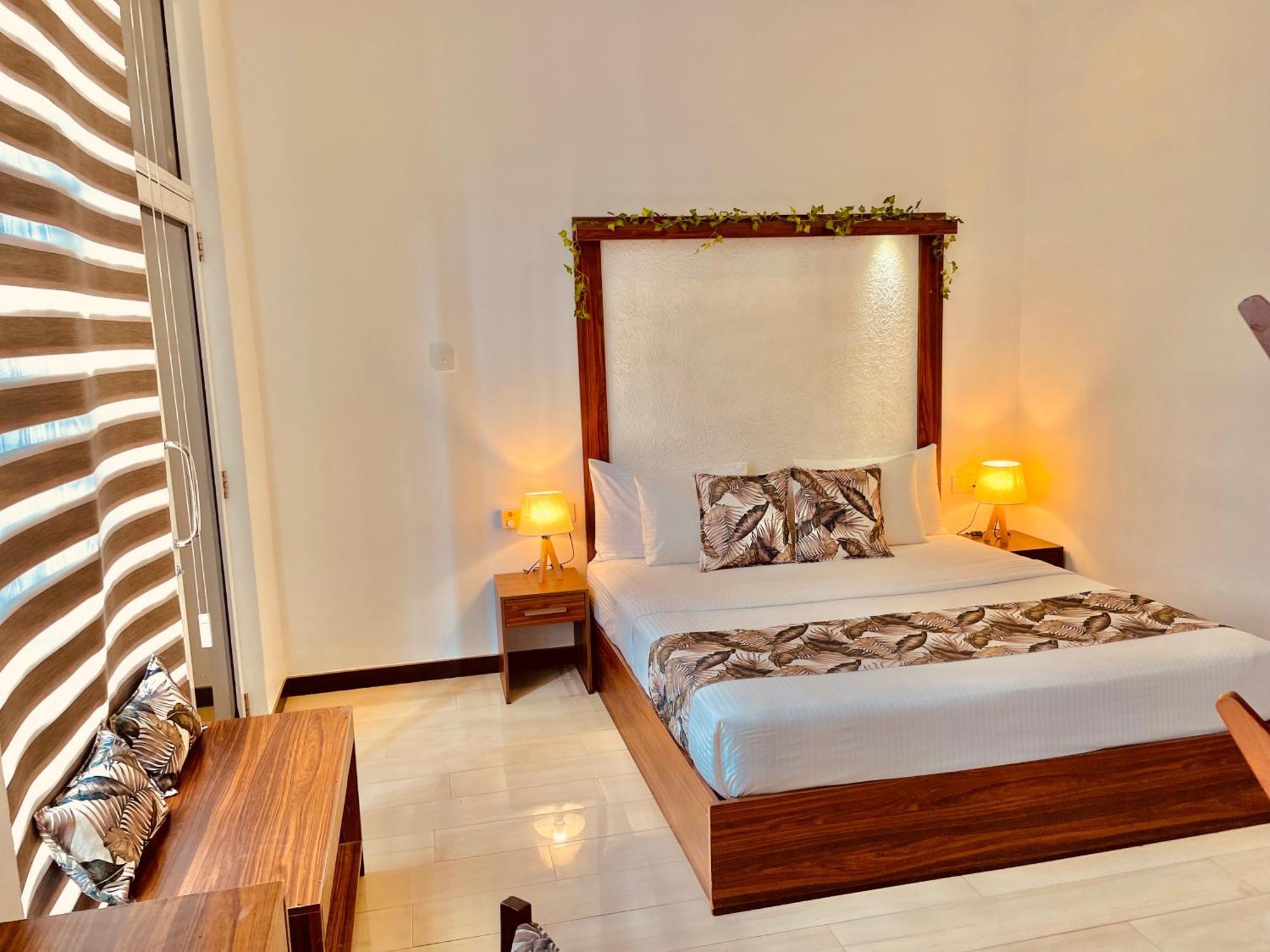 8 Plus Motels Negombo Exteriör bild