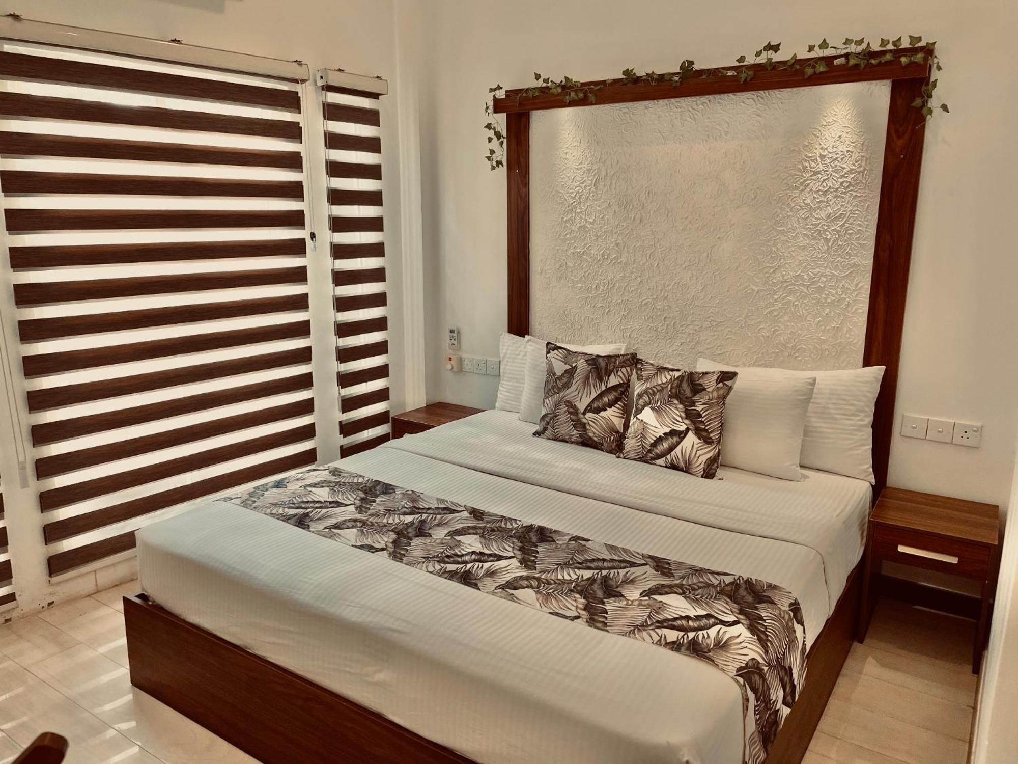 8 Plus Motels Negombo Exteriör bild