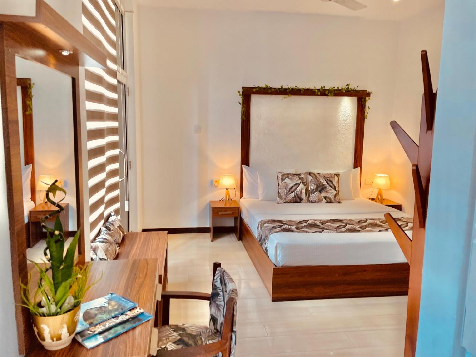 8 Plus Motels Negombo Exteriör bild