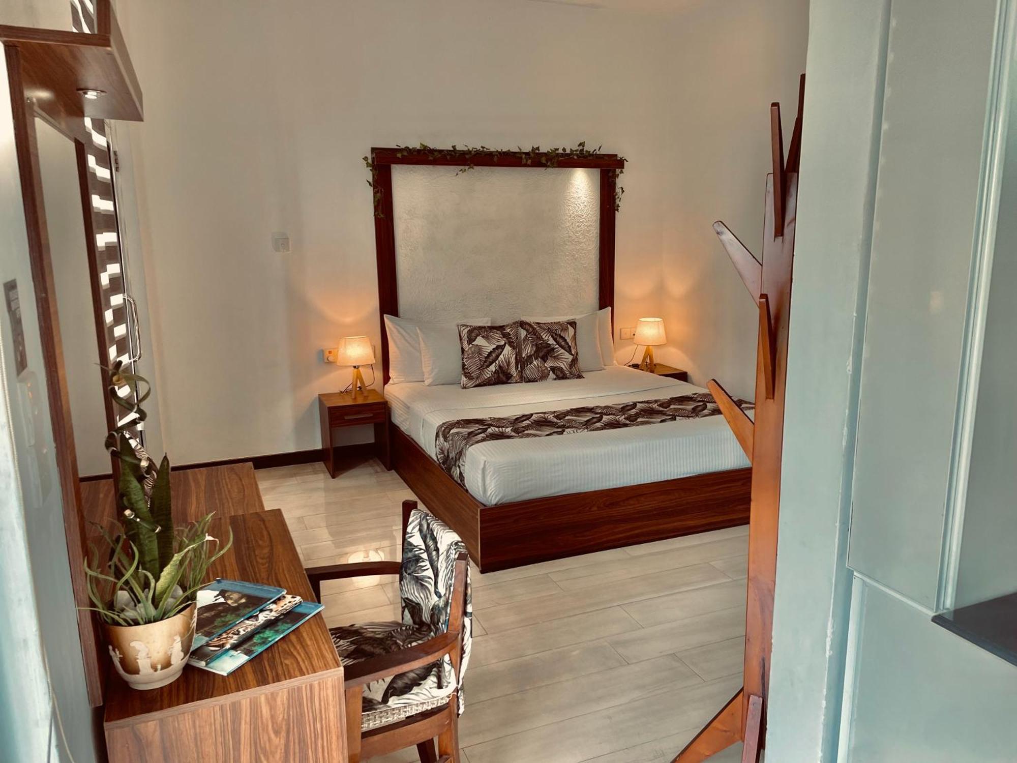 8 Plus Motels Negombo Exteriör bild