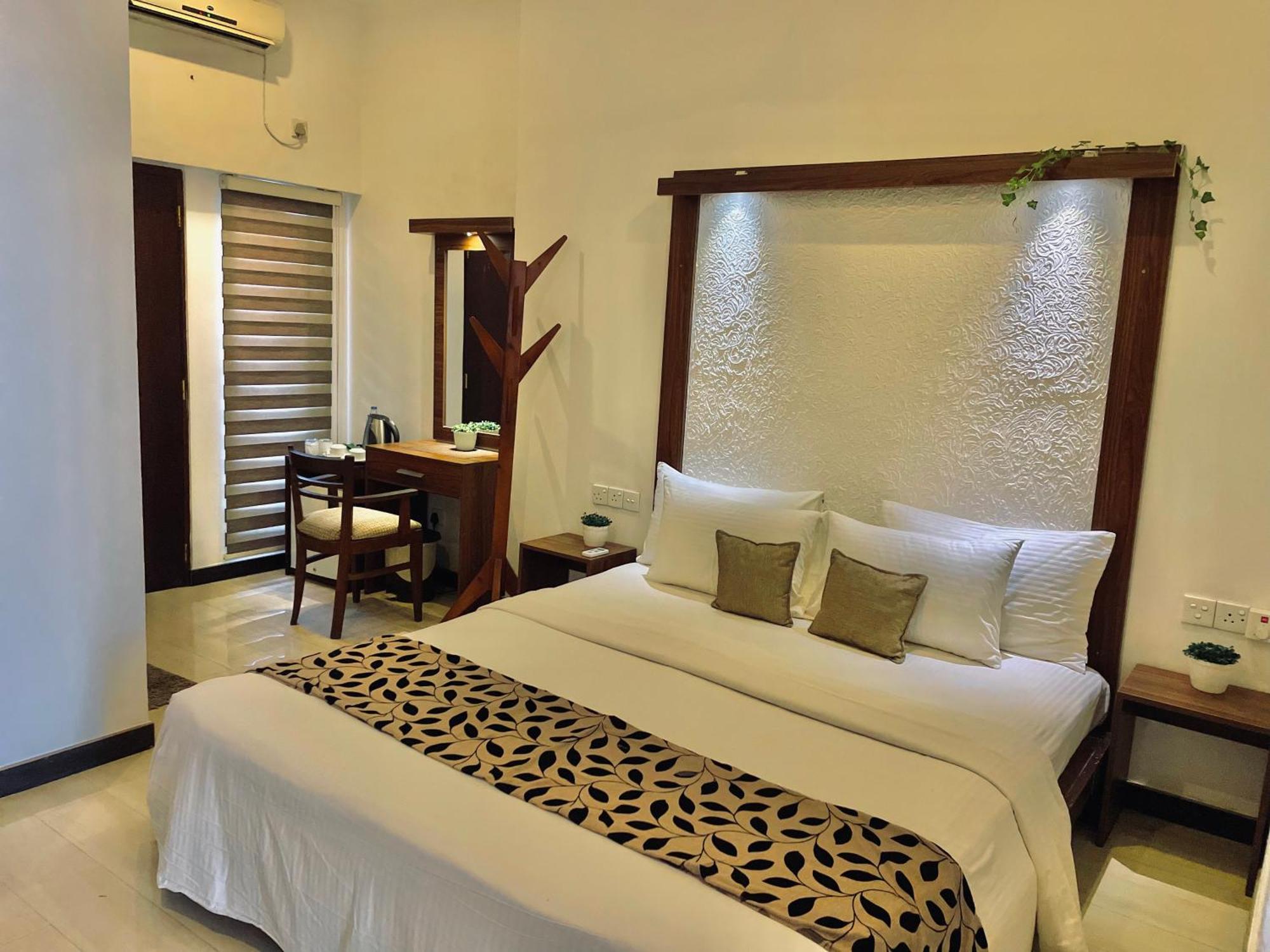 8 Plus Motels Negombo Exteriör bild