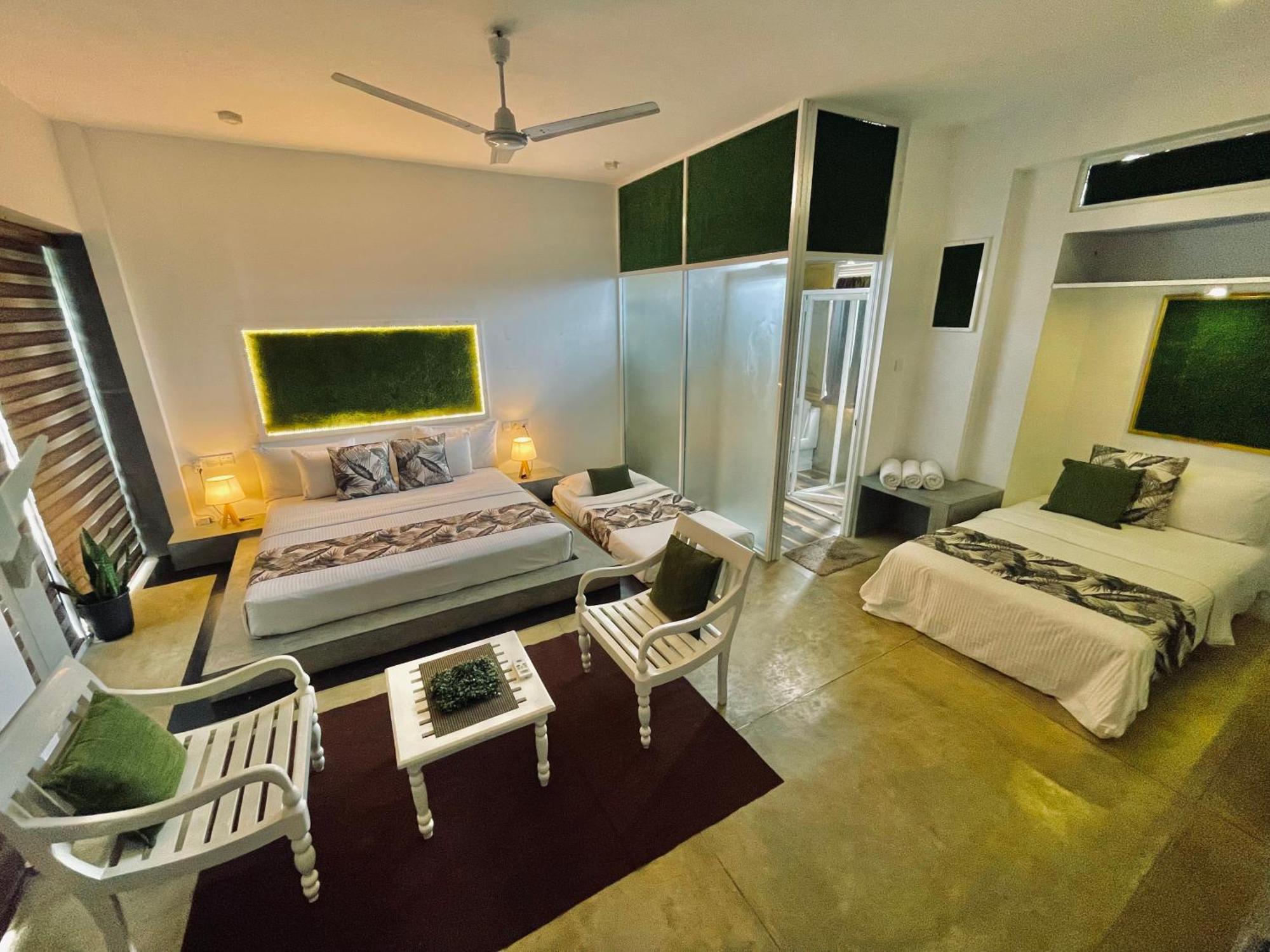 8 Plus Motels Negombo Exteriör bild