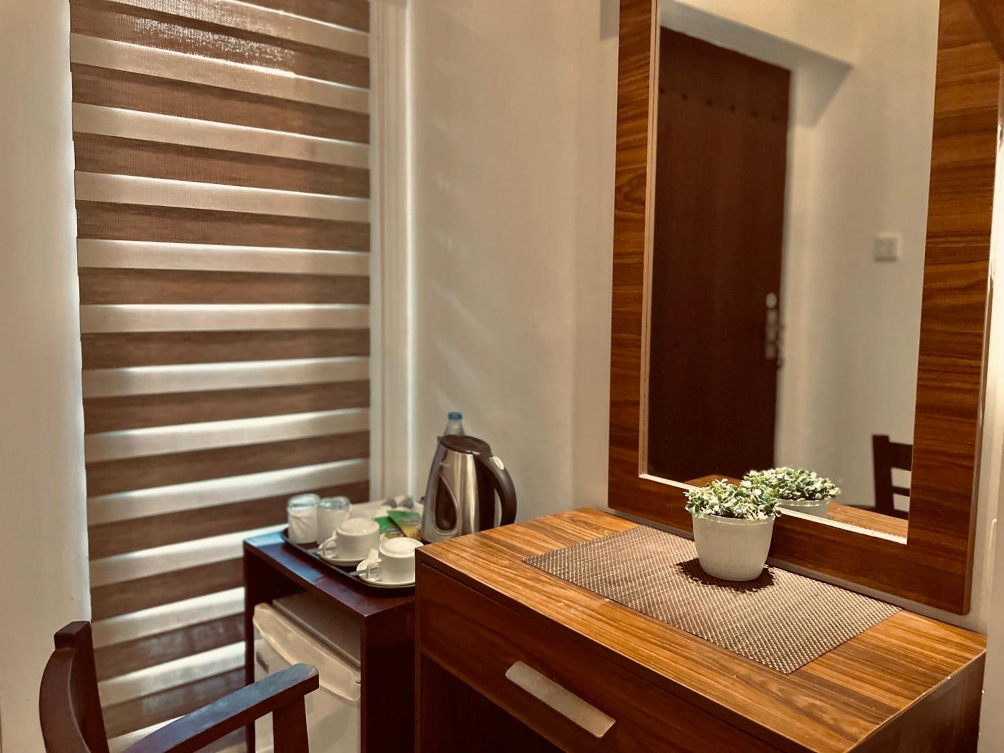 8 Plus Motels Negombo Exteriör bild