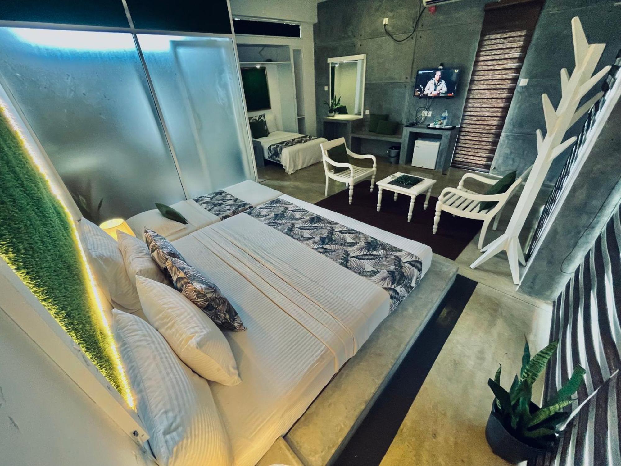 8 Plus Motels Negombo Exteriör bild