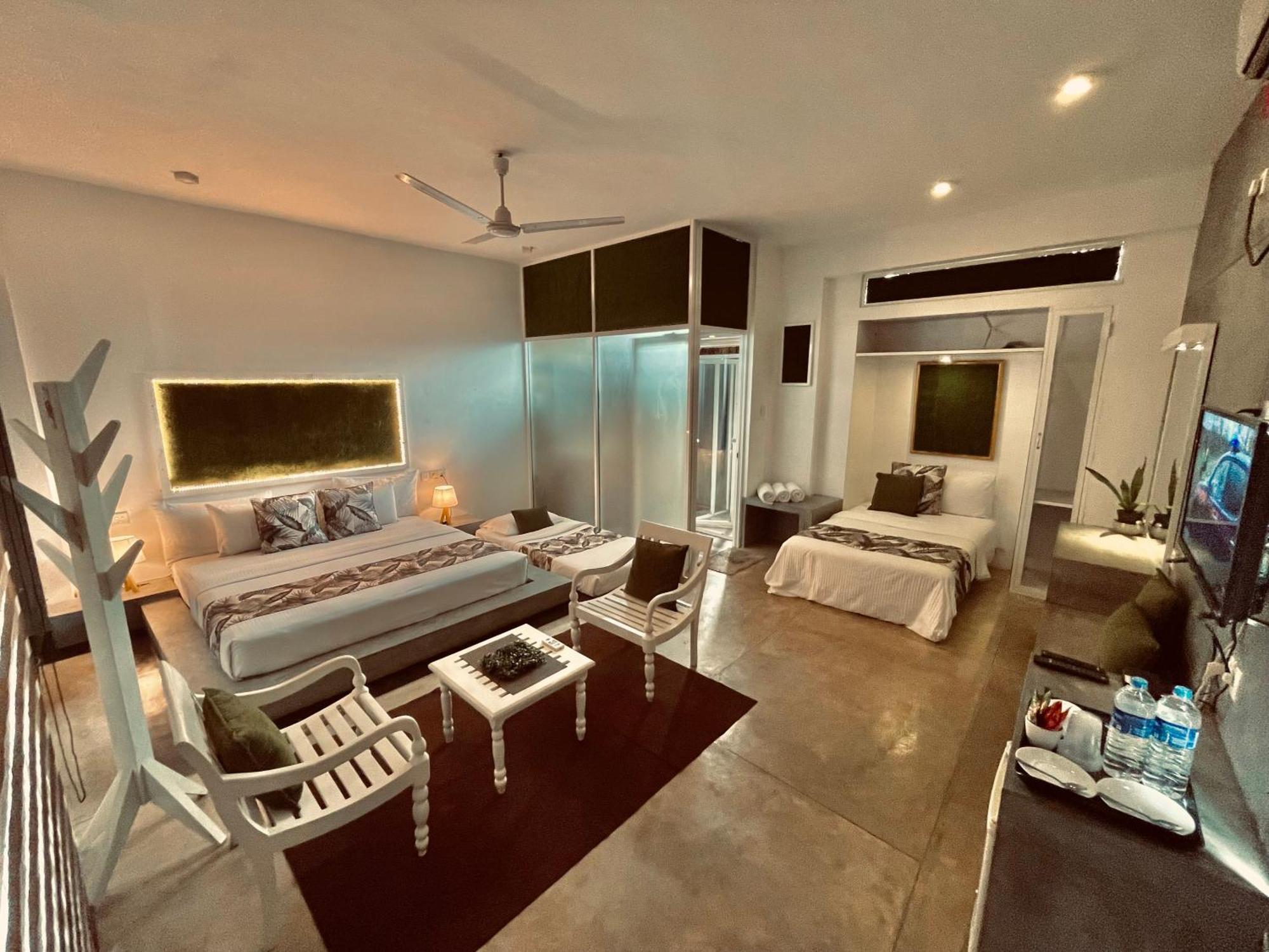 8 Plus Motels Negombo Exteriör bild