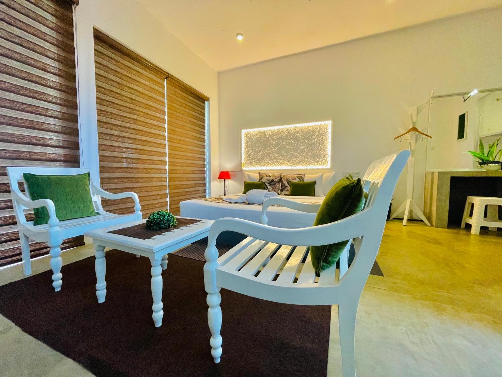 8 Plus Motels Negombo Exteriör bild